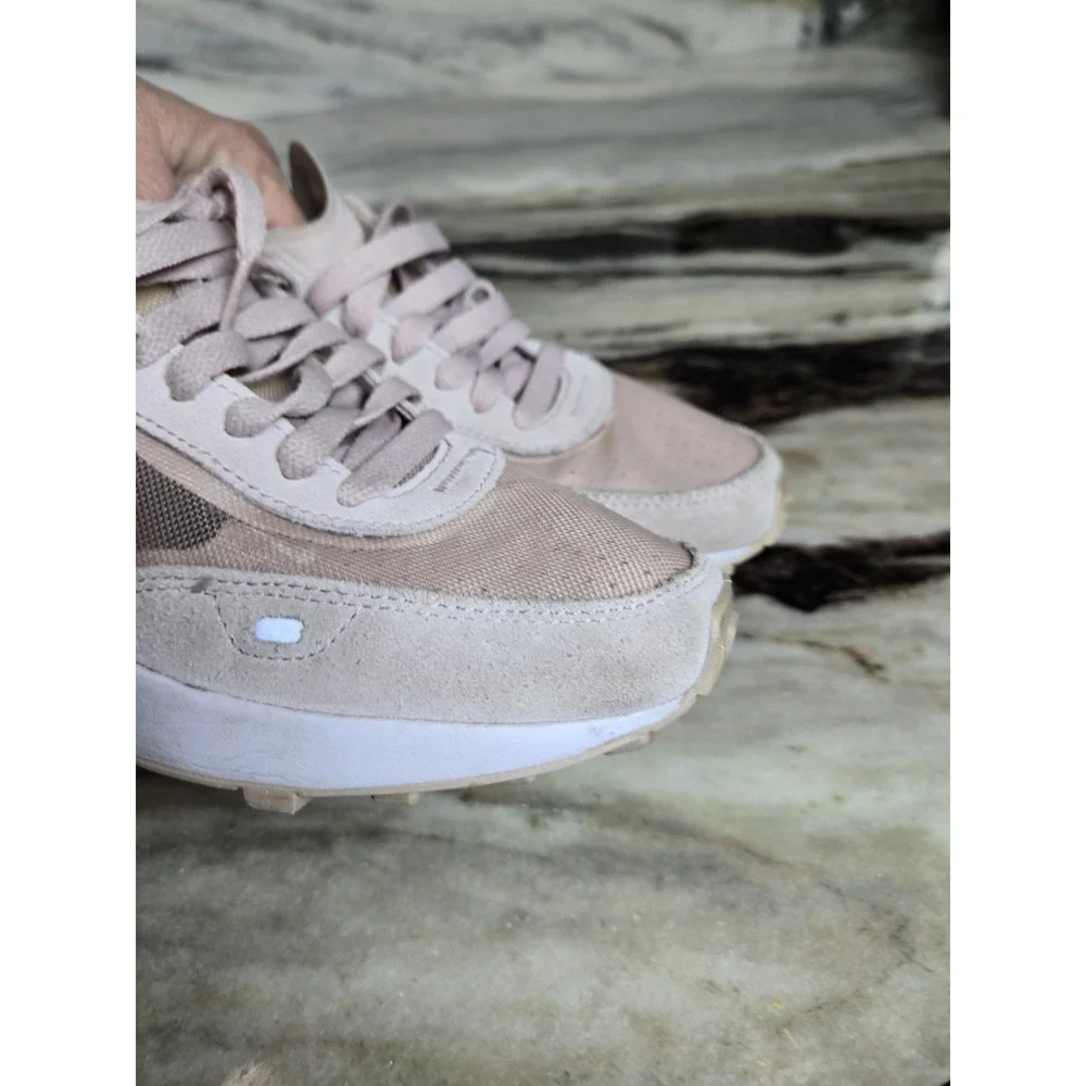 Nike very minimal